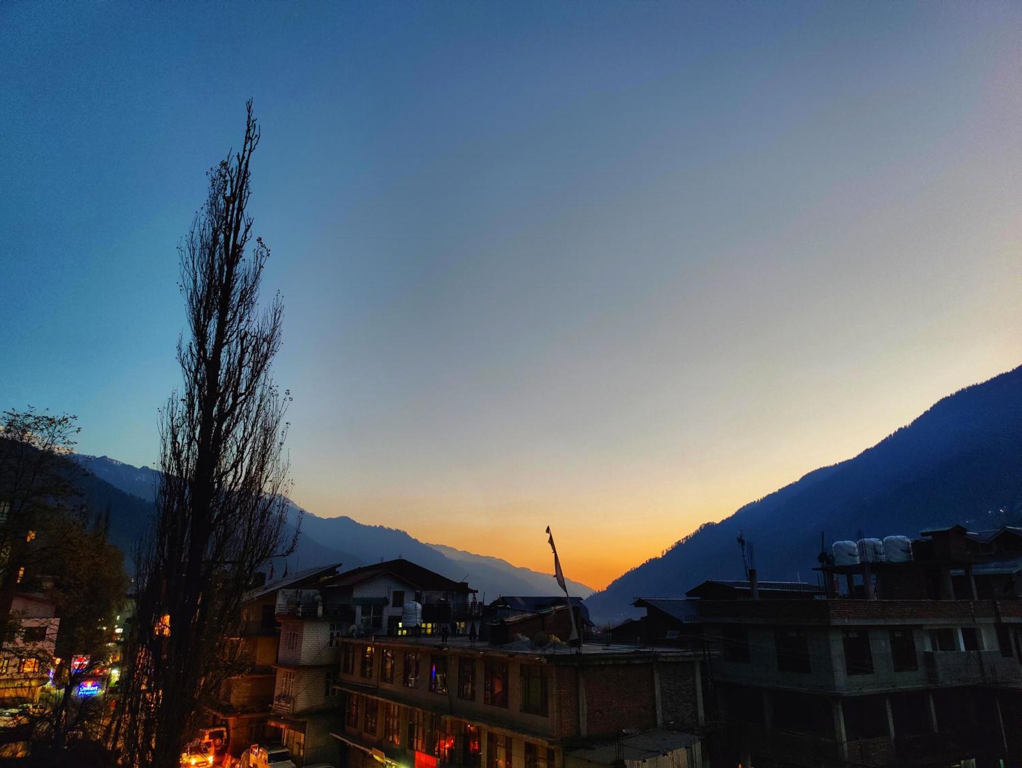 Surya International Hotel Manali Near Mall Road - Manali (Himachal Pradesh) — Foto 1